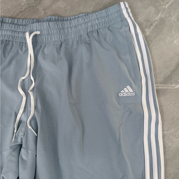 Women’s Adidas Essentials 3-Stripes Athletic Cuffed Pants 4X Plus Size - Picture 5 of 16